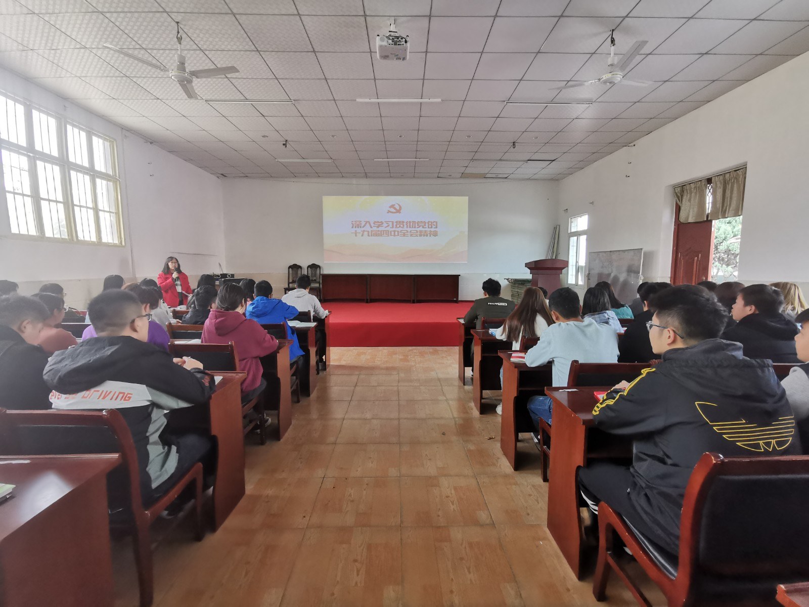 beat365组织全体入党积极分子集中学习十九届四中全会精神