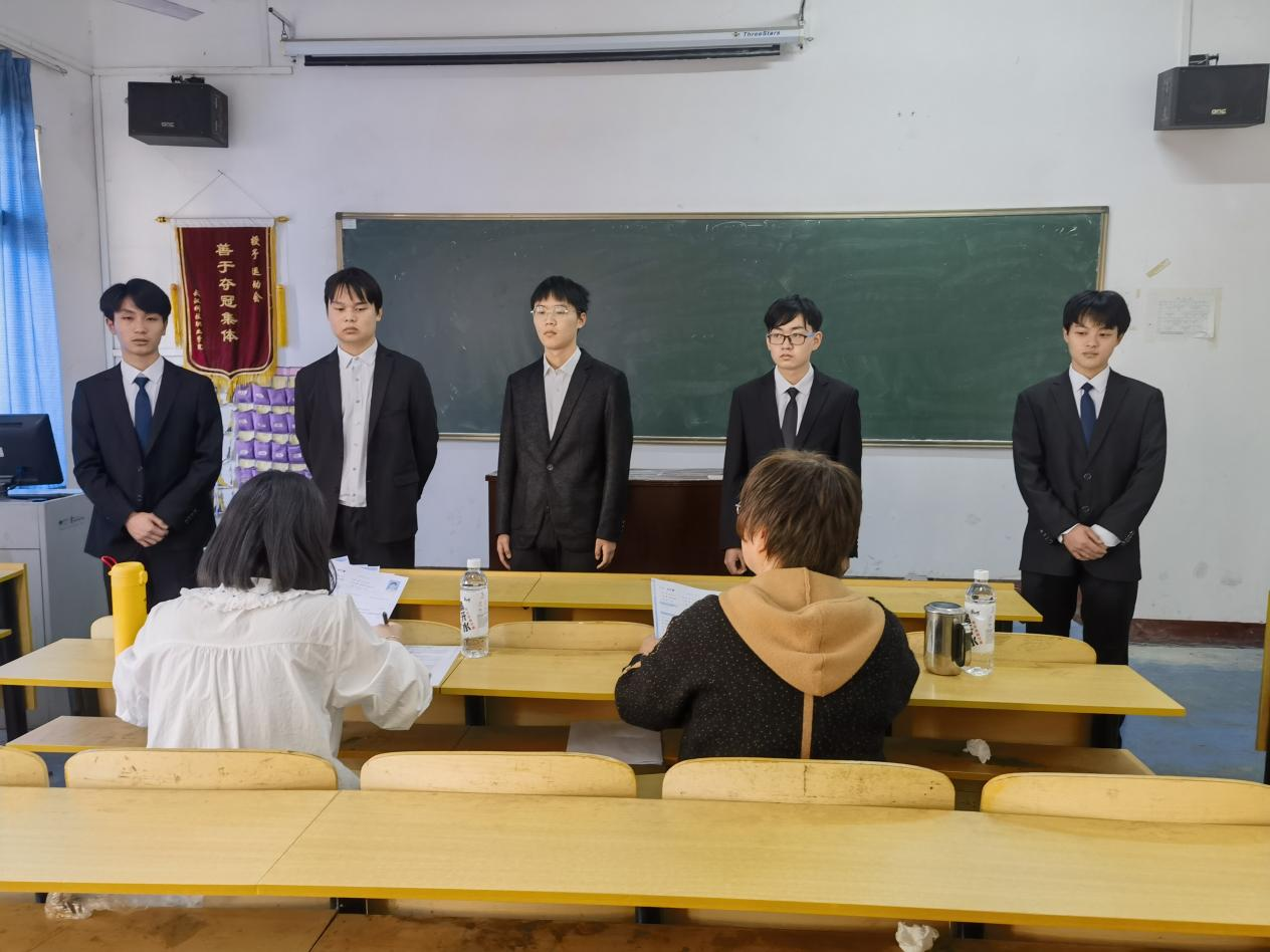 校园忙“招聘”，职场预练兵