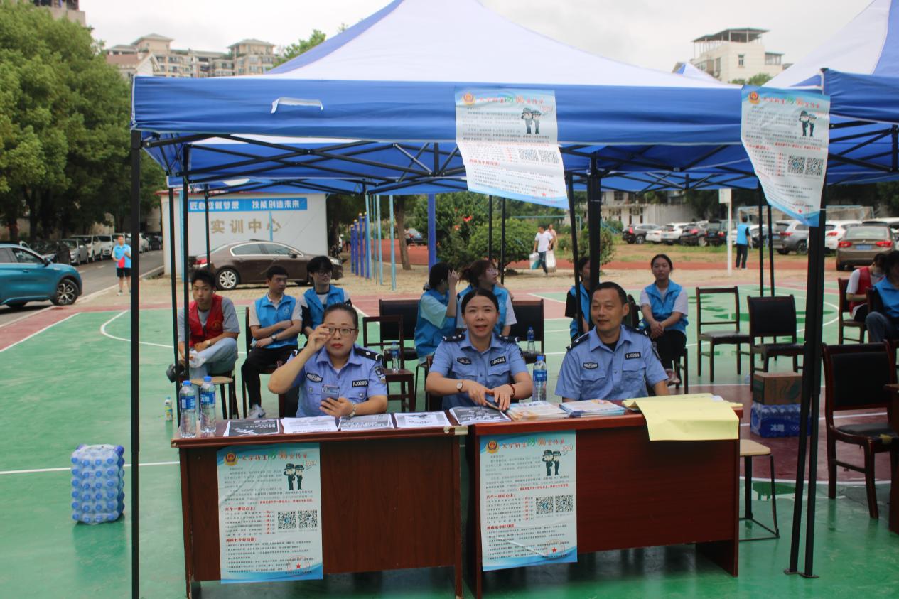 beat365顺利开展迎接2023级新生报道工作