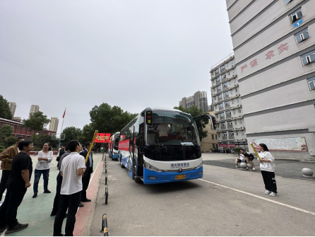 武科职学子开启新征程：beat365欢送学生赴企业实习就业！