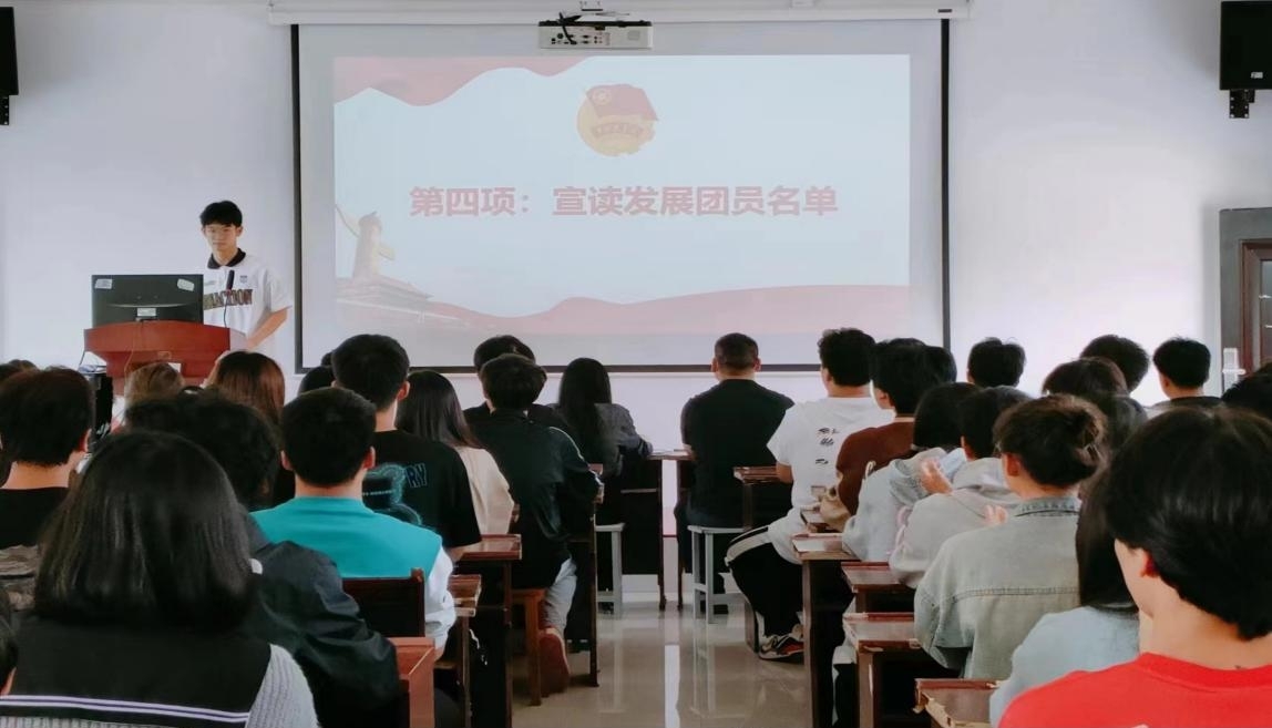 坚定不移跟党走，青春奋进新征程 ——beat365在线唯一官网第四期团课结业典礼暨入团仪式