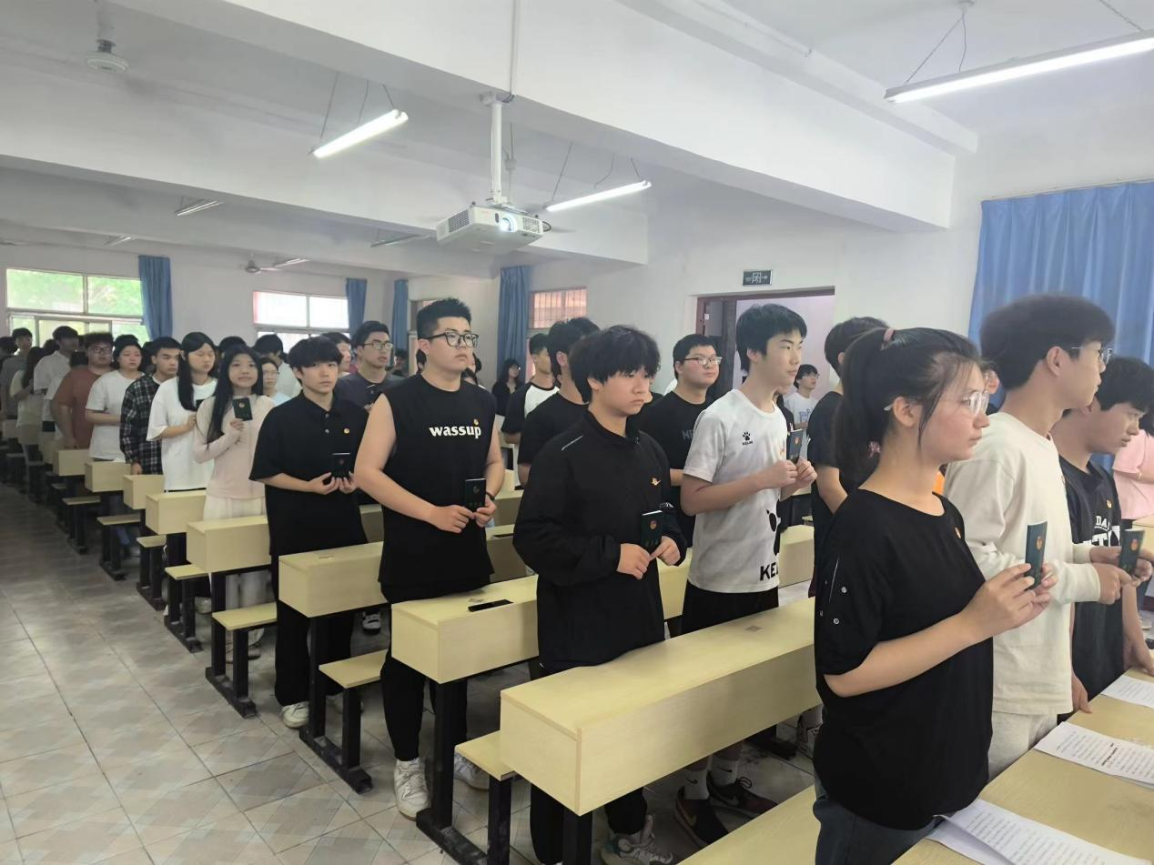 青春心向党，奋斗新征程 ——beat365在线唯一官网第五期团课结业典礼暨入团仪式