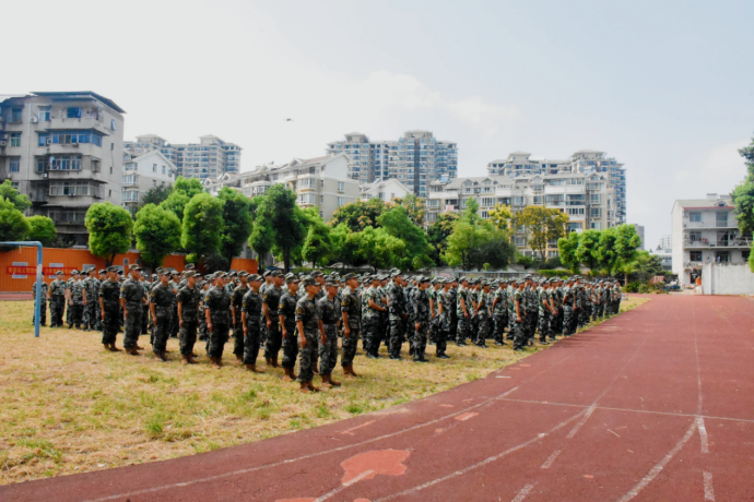 beat365在线唯一官网举行新生开训典礼 暨军训开营仪式