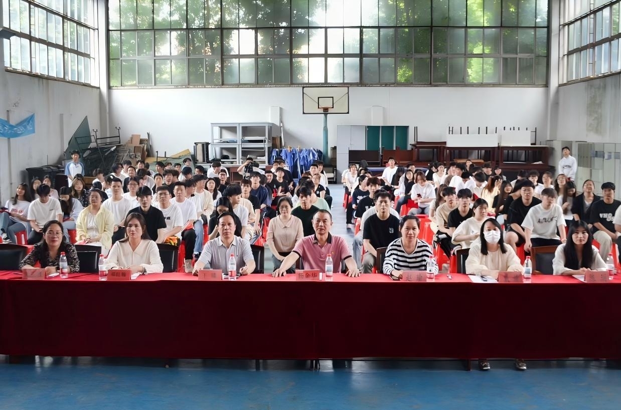 以青春之名，赴时代之约 ——beat365在线唯一官网2024-2025学年“五四”表彰大会暨文艺汇演隆重举办