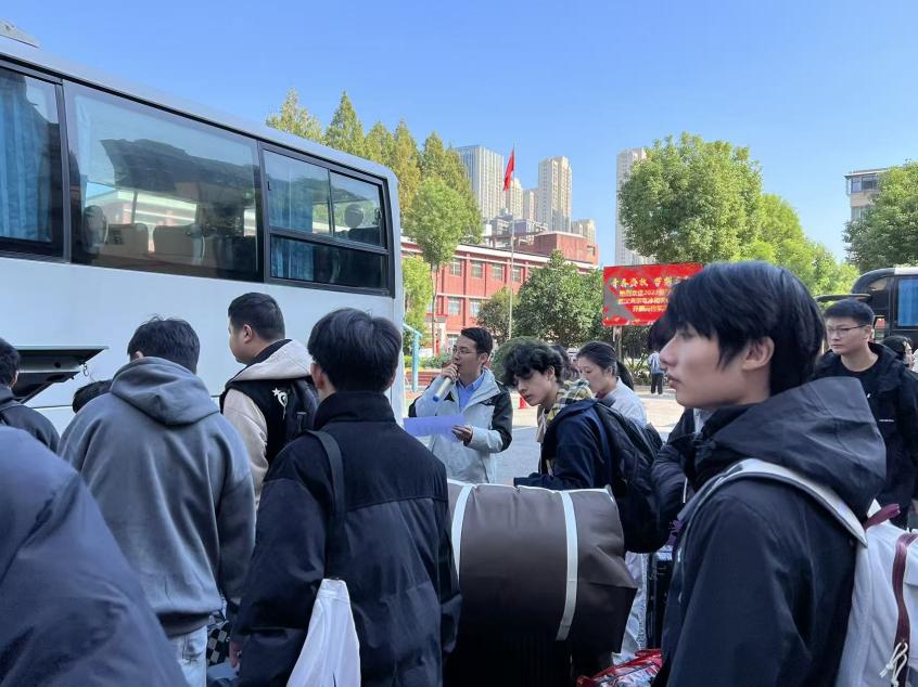 党建护航实习路 校企携手启新程—beat365在线唯一官网52名学子赴武汉海尔电冰柜有限公司开展岗位实习