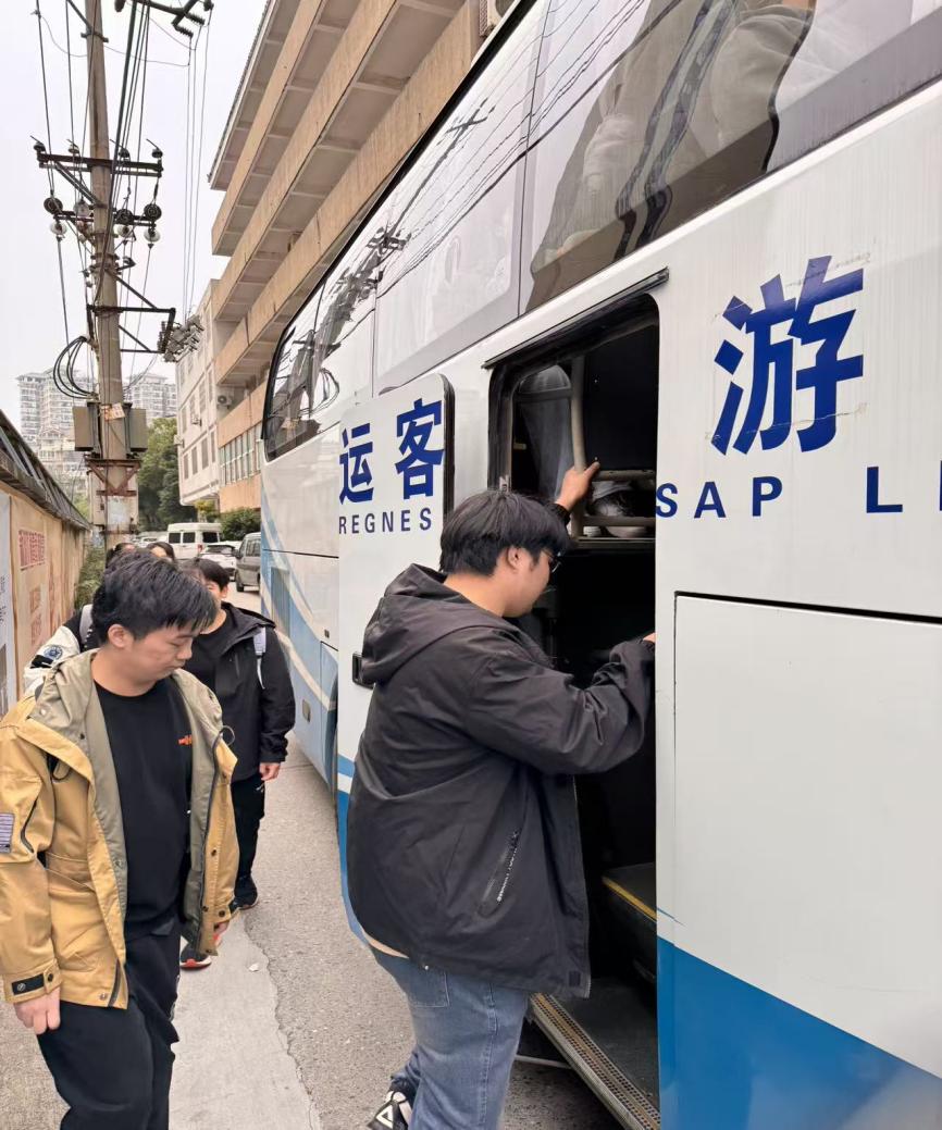 青春盛放 梦想启航——beat365在线唯一官网2023级学生赴武汉华侨城实业发展有限公司开展岗位实习