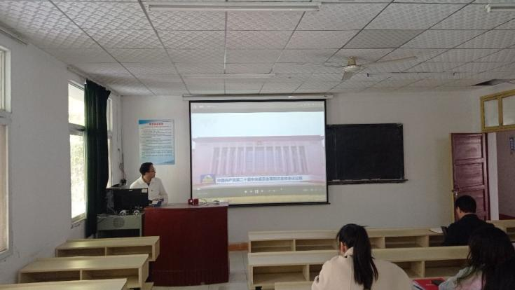 从“领学”到“研学”：beat365掀起学习宣传贯彻党的二十届四中全会精神热潮