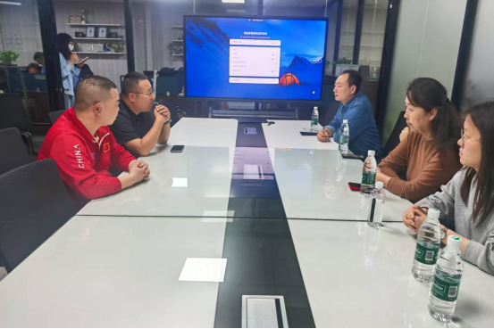 beat3652023级辅导员赴美的集团走访看望实习学生