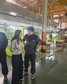 beat3652023级辅导员赴美的集团走访看望实习学生