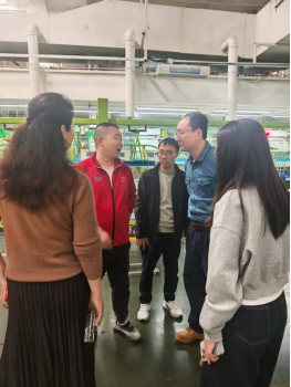 beat3652023级辅导员赴美的集团走访看望实习学生