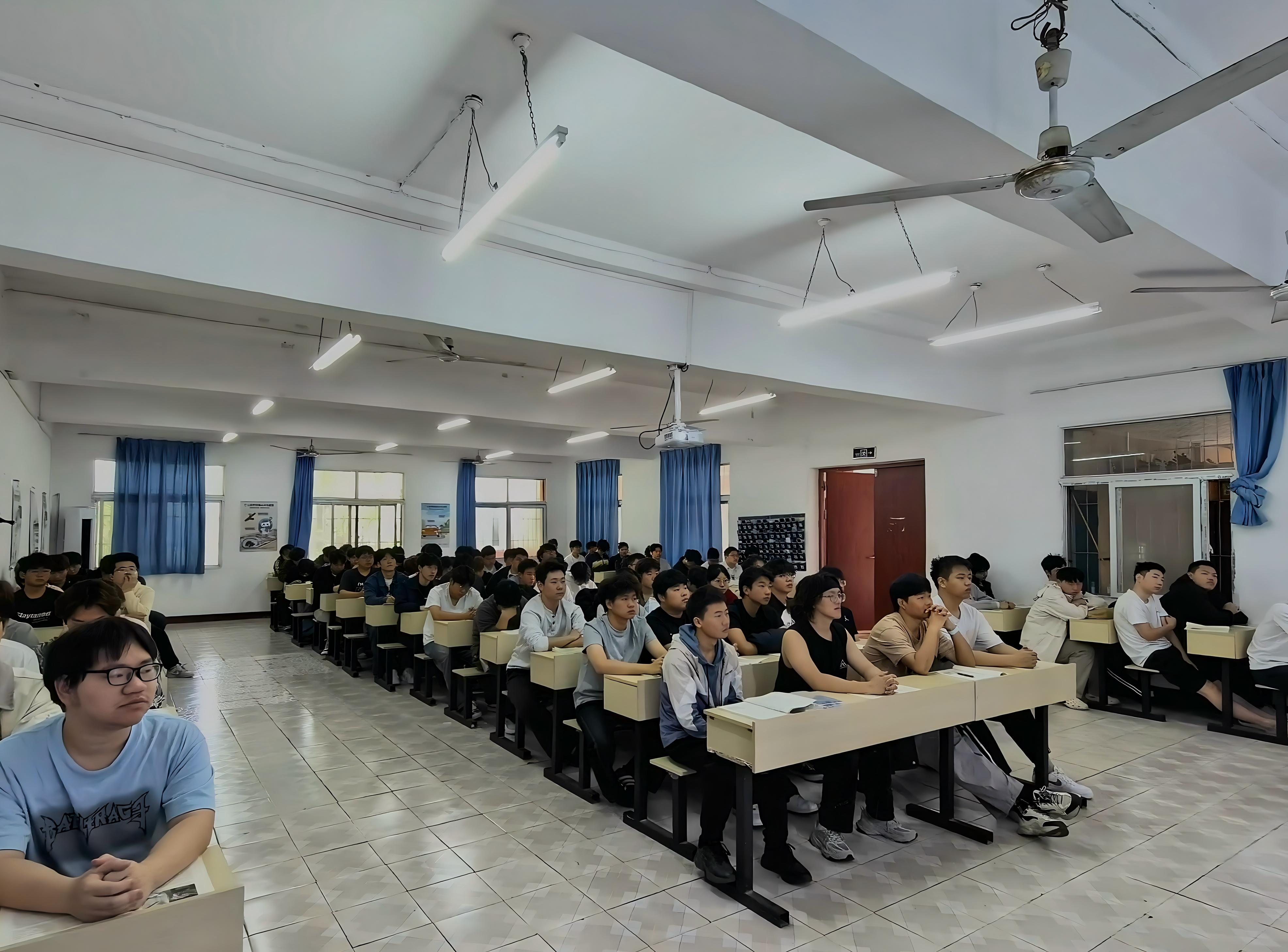 筑牢安全思想根基 勇担时代青年使命  —— beat365组织学生同上总体国家安全观 “思政大课”