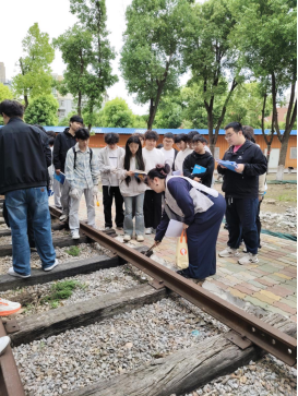 beat365铁道机车运用与维护专业开展《铁道概论》课程实训活动