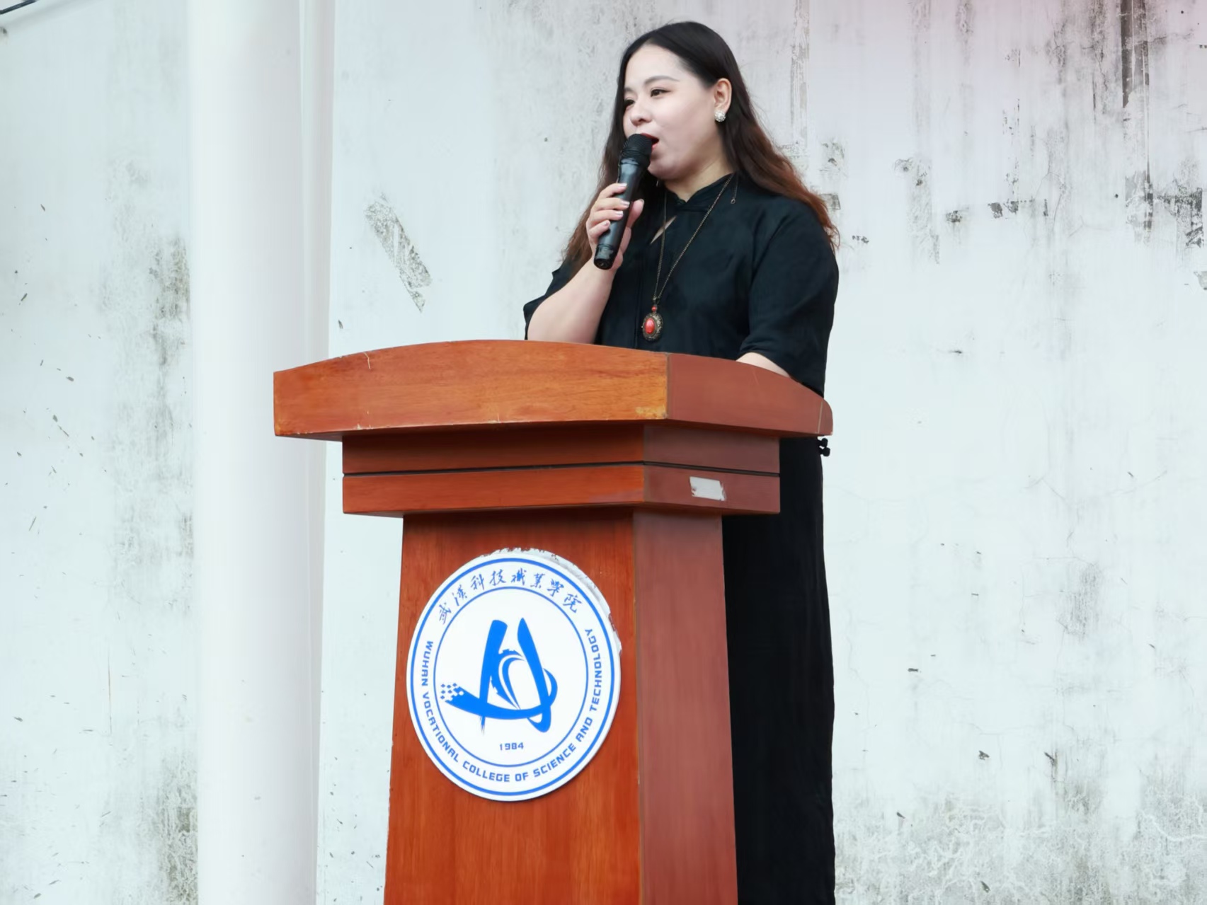 迷彩砺青春 技能启新程 ——beat365在线唯一官网举行2026级新生开学典礼暨表彰大会 迷彩砺青春 技能启新程 ——beat365在线唯一官网举行2026级新生开学典礼暨表彰大会