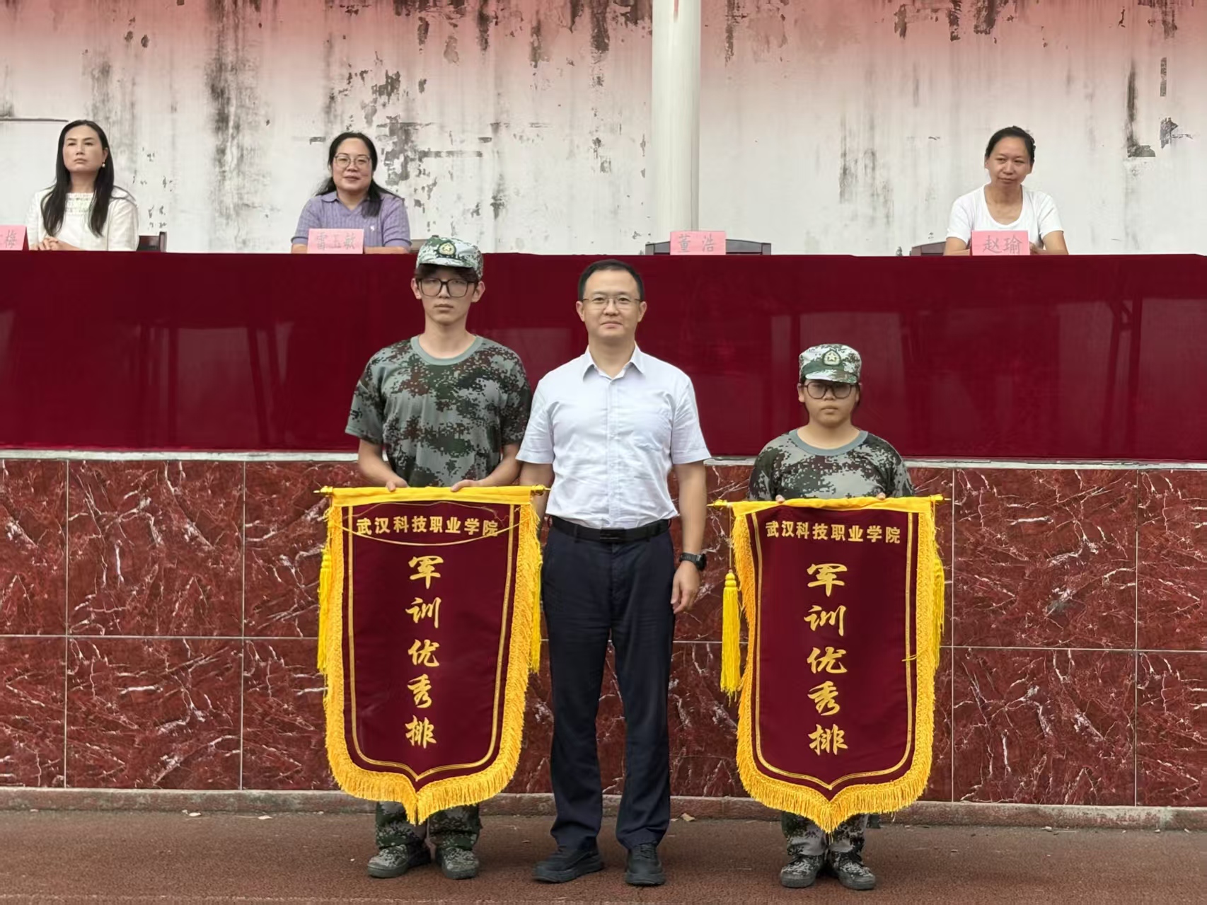 迷彩砺青春 技能启新程 ——beat365在线唯一官网举行2026级新生开学典礼暨表彰大会 迷彩砺青春 技能启新程 ——beat365在线唯一官网举行2026级新生开学典礼暨表彰大会