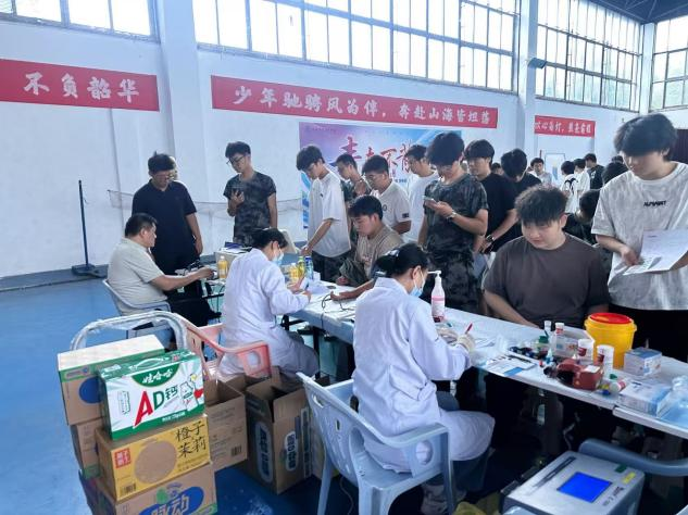 无偿献血传爱心，校地联动显担当 ——beat365在线唯一官网联合杨园街道开展无偿献血公益活动  