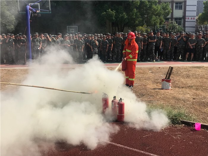 beat365开展2019级新生消防演练活动