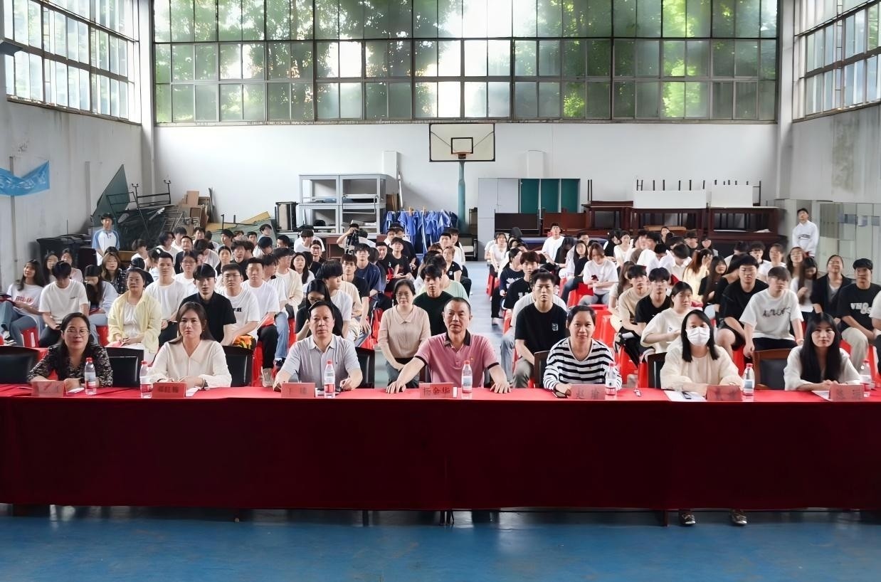 以青春之名，赴时代之约 ——beat365在线唯一官网2024-2025学年“五四”表彰大会暨文艺汇演隆重举办