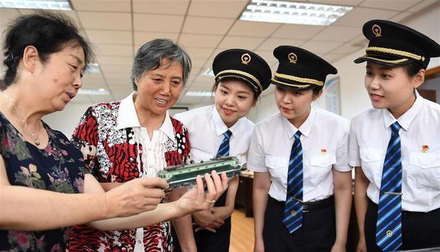 国内铁路将迎来首批女动车组司机 国内铁路将迎来首批女动车组司机