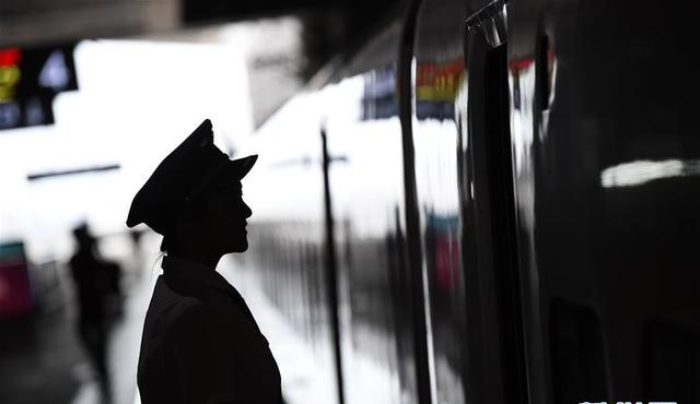 国内铁路将迎来首批女动车组司机 国内铁路将迎来首批女动车组司机