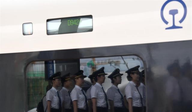 国内铁路将迎来首批女动车组司机 国内铁路将迎来首批女动车组司机