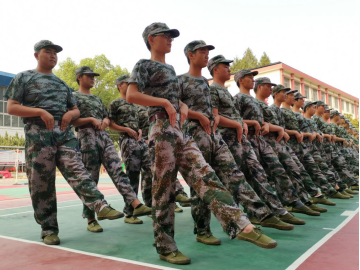 beat365召开2019级新生军训汇报表演暨总结表彰大会