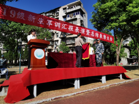 beat365召开2019级新生军训汇报表演暨总结表彰大会