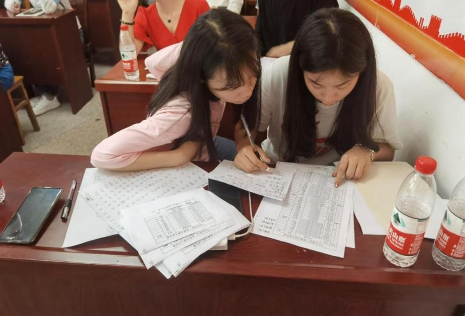 beat365在线唯一官网“百生讲坛”决赛  顺利开展