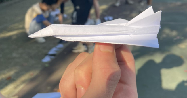 beat365在线唯一官网成功举办了第四届纸飞机比赛