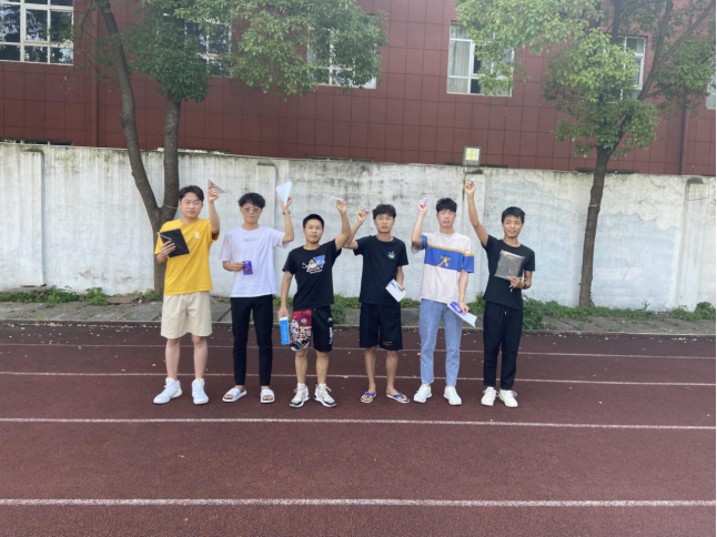 beat365在线唯一官网成功举办了第四届纸飞机比赛