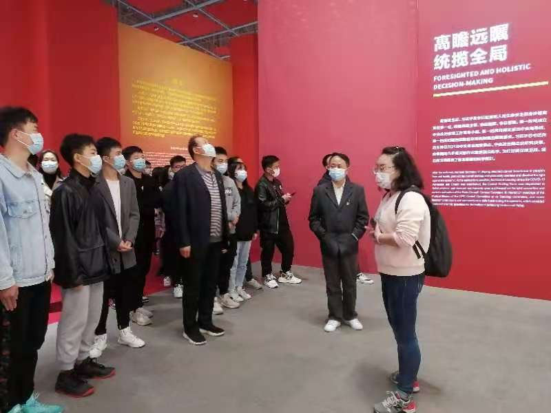 人民至上，生命至上 beat365组织党员教职工及入党积极分子 到武汉客厅参观抗疫专题展览