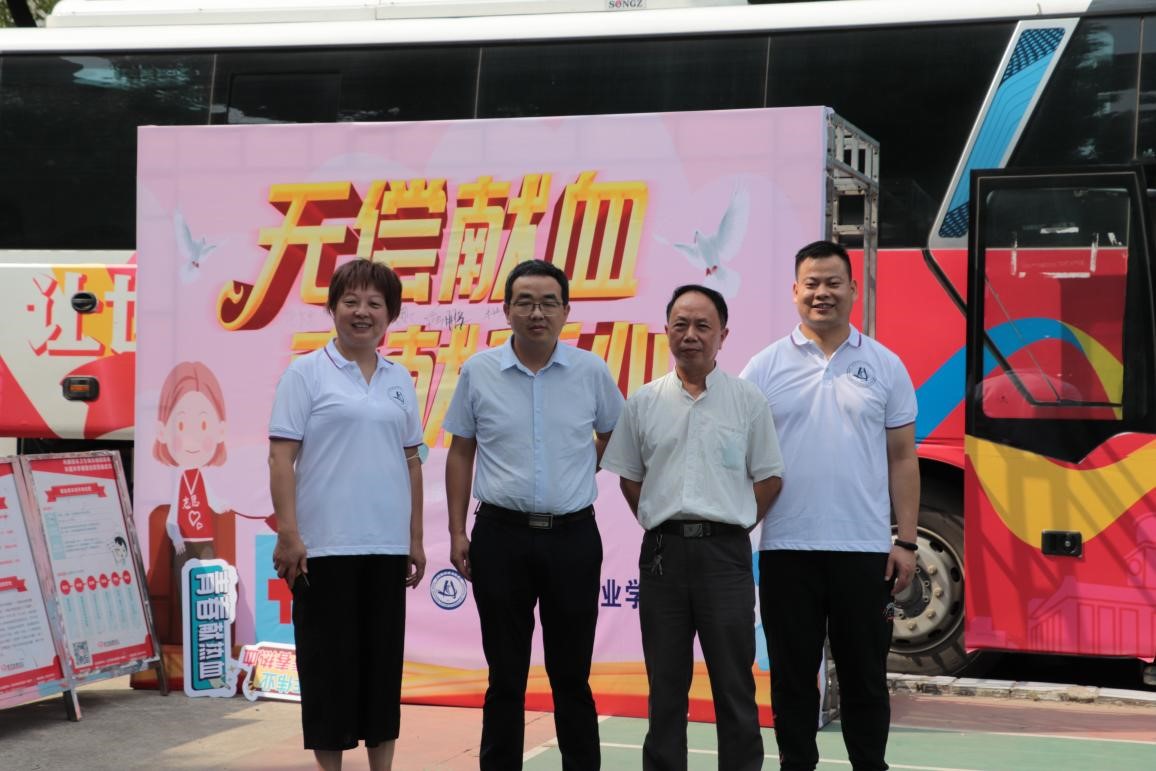 beat365组织百余名学生参加杨园街道  团体无偿献血活动