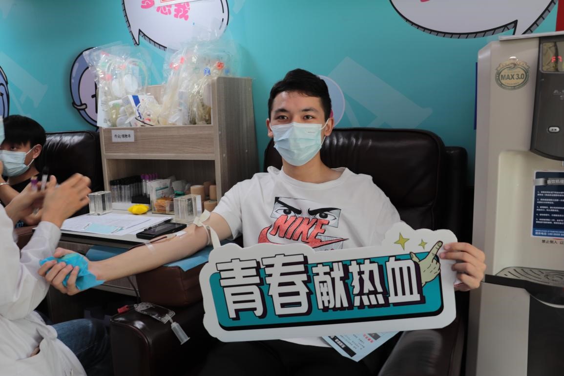 beat365组织百余名学生参加杨园街道  团体无偿献血活动
