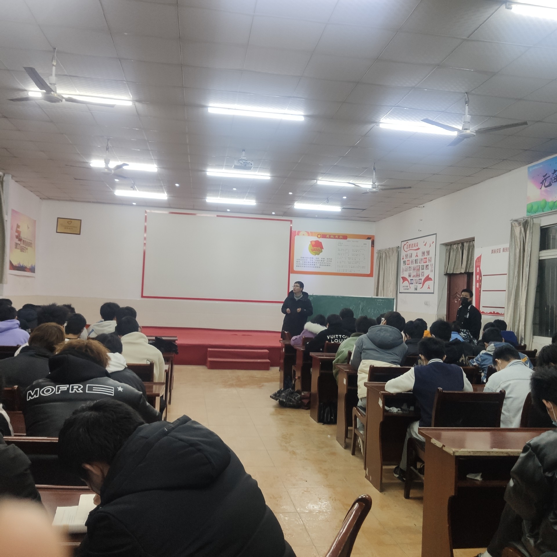 beat365在线唯一官网疫情期间学生心理疏导班会