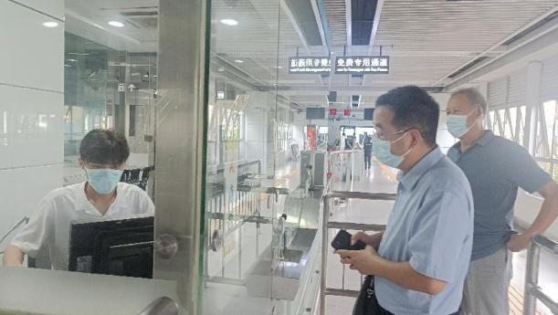 心系学子，踏暑南下——学院领导赴深圳看望实习学生